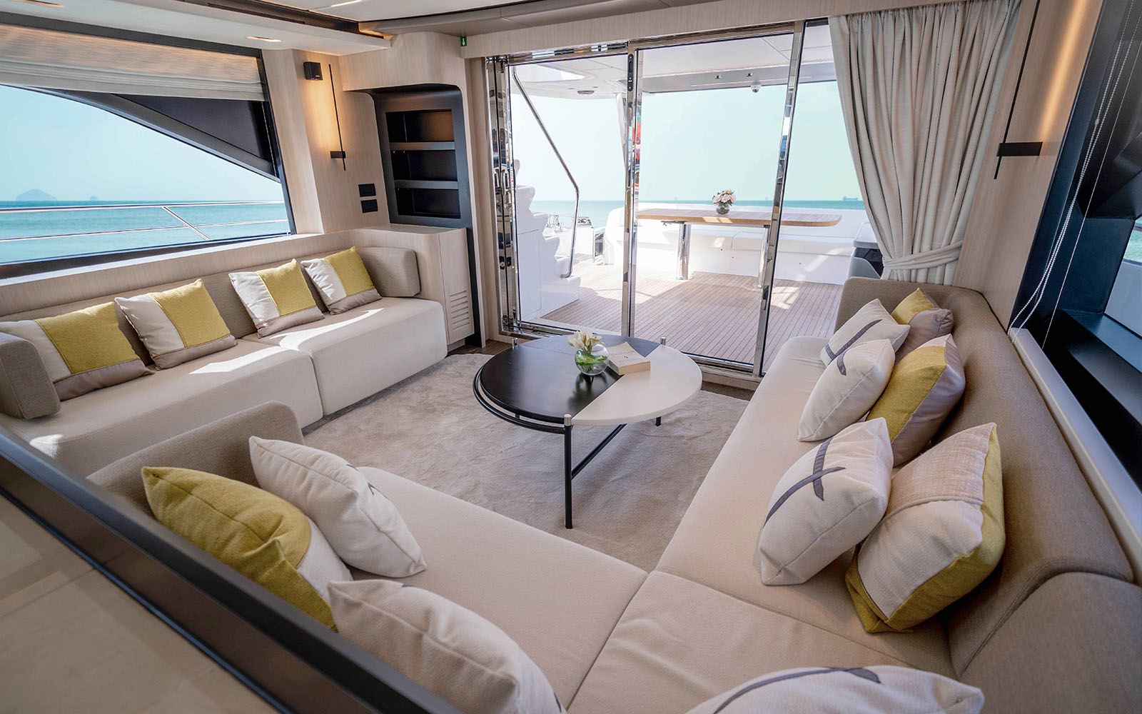 Gulf Craft Majesty 72 M72